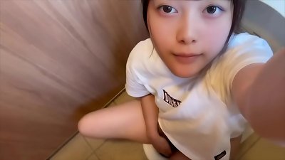 [Toilet masturbation] I masturbated so much that my fuckbox was drenching wet... I squirted a lot today too.